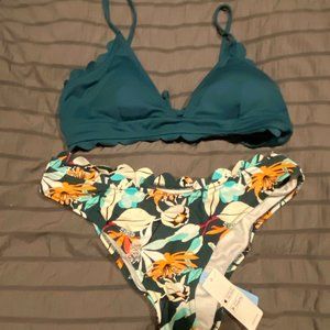 NEW Cupshe Scalloped Edge V-Neck Printed Bottom Bikini
